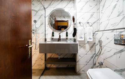 هاوارد جانسون بر دبی