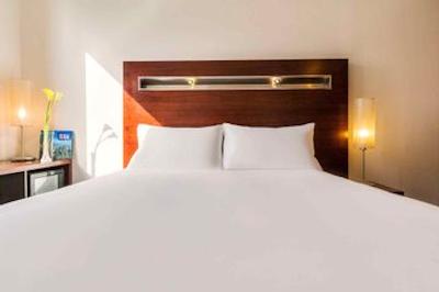 آیبیس ورد ترید سنتر