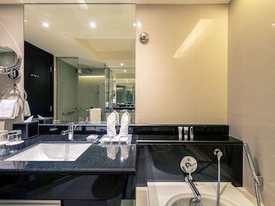 مرکور گلد هتل المینا روئد دبی