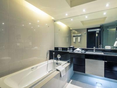 مرکور گلد هتل المینا روئد دبی