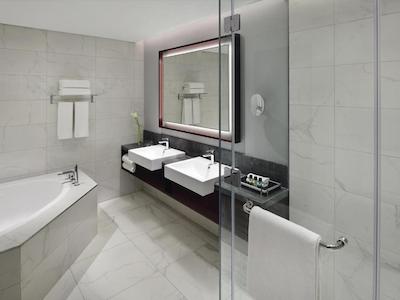 موونپیک هتل بر دبی