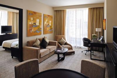 موونپیک هتل جمیرا لیک تاورز