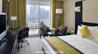 موونپیک هتل جمیرا لیک تاورز