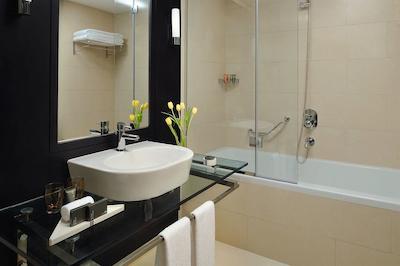 موونپیک هتل جمیرا لیک تاورز