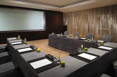 موونپیک هتل جمیرا لیک تاورز