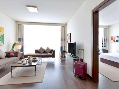 نووتل ابوظبی گیت