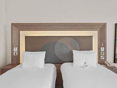 نووتل ورد ترید سنتر دبی