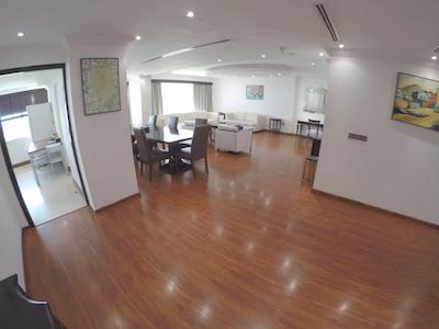 نامبر وان تاور سوئیت