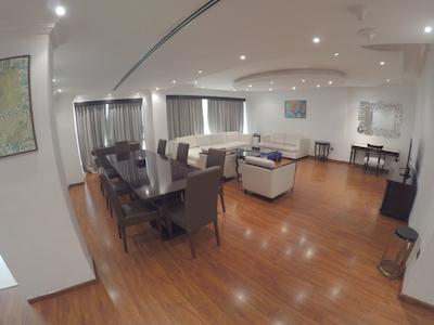 نامبر وان تاور سوئیت