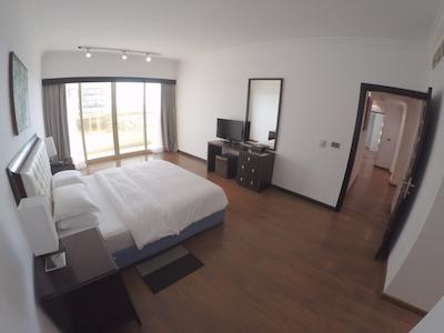 نامبر وان تاور سوئیت