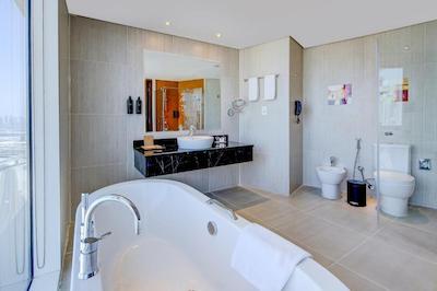 میلنیوم سنترال داون تاون