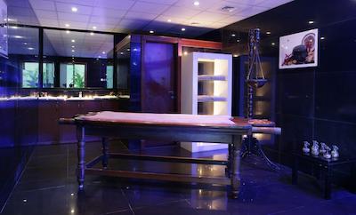 رامادا هتل اند سوئیتز بای ویندهام اجمان