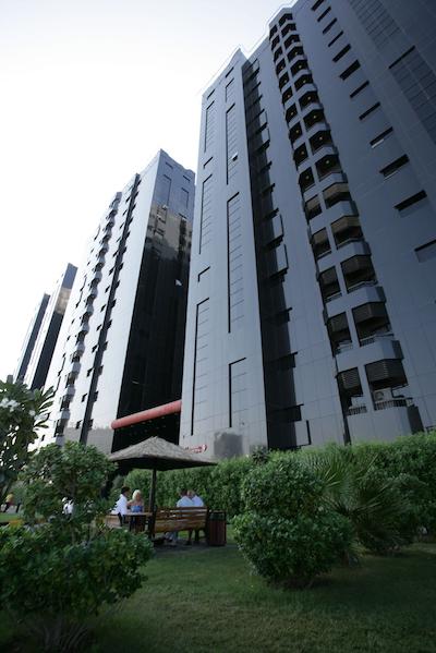 رامادا هتل اند سوئیتز بای ویندهام اجمان