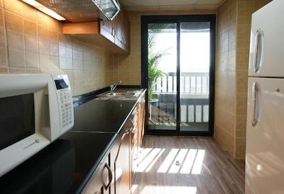 رامادا هتل اند سوئیتز بای ویندهام اجمان