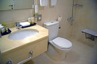 رامادا هتل اند سوئیتز بای ویندهام اجمان