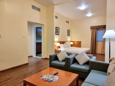 رامادا هتل اند سوئیتز بای ویندهام اجمان