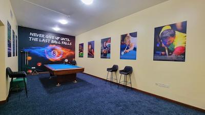 رامادا هتل اند سوئیتز بای ویندهام اجمان