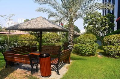 رامادا هتل اند سوئیتز بای ویندهام اجمان