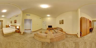 رامادا هتل اند سوئیتز بای ویندهام اجمان