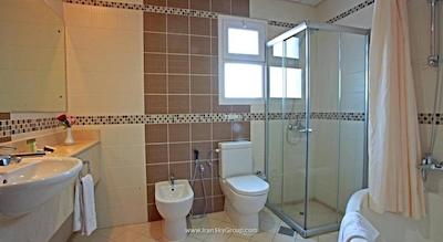 هتل آپارتمان رز گاردن برشاء