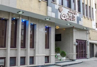 هتل هشت بهشت