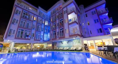 لارا ورلد هتل