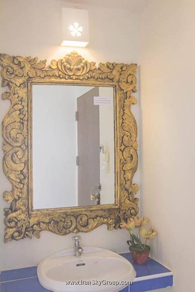 خاوسان هالیدی