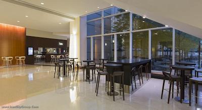 حیات ریجنسی مک کورمیک پلیس