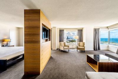 حیات ریجنسی مک کورمیک پلیس