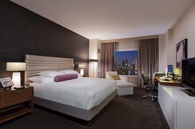 حیات ریجنسی مک کورمیک پلیس