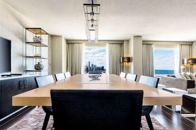 حیات ریجنسی مک کورمیک پلیس