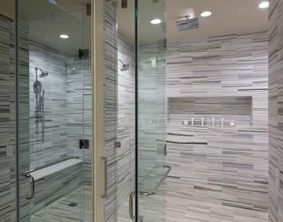 حیات ریجنسی مک کورمیک پلیس