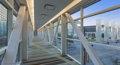 حیات ریجنسی مک کورمیک پلیس