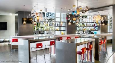 حیات ریجنسی مک کورمیک پلیس