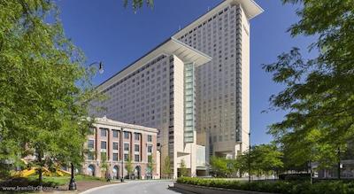 حیات ریجنسی مک کورمیک پلیس