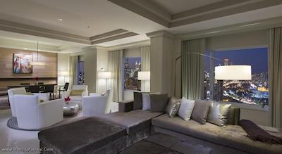 حیات ریجنسی مک کورمیک پلیس