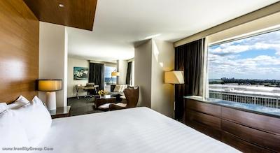 حیات ریجنسی مک کورمیک پلیس