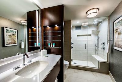 حیات ریجنسی مک کورمیک پلیس