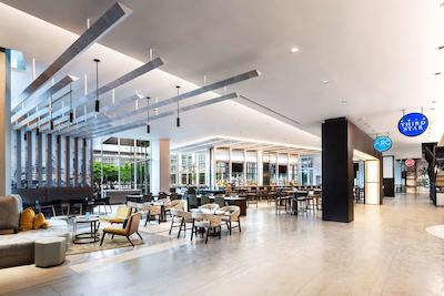 حیات ریجنسی مک کورمیک پلیس