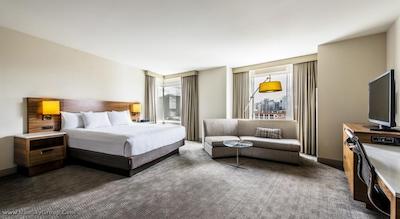 حیات ریجنسی مک کورمیک پلیس