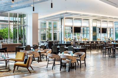 حیات ریجنسی مک کورمیک پلیس