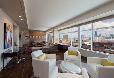 حیات ریجنسی مک کورمیک پلیس