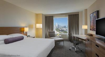 حیات ریجنسی مک کورمیک پلیس