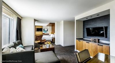 حیات ریجنسی مک کورمیک پلیس