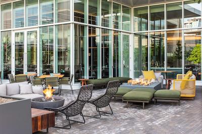 حیات ریجنسی مک کورمیک پلیس