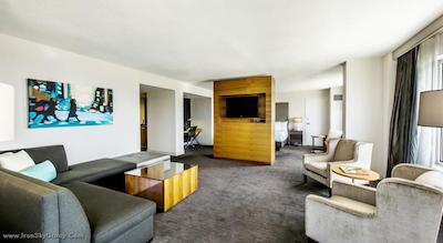 حیات ریجنسی مک کورمیک پلیس