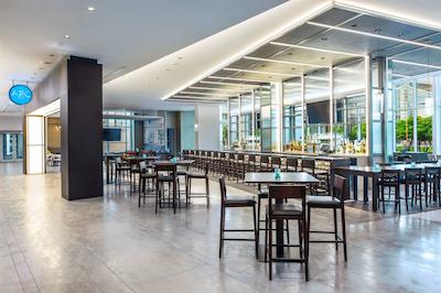 حیات ریجنسی مک کورمیک پلیس