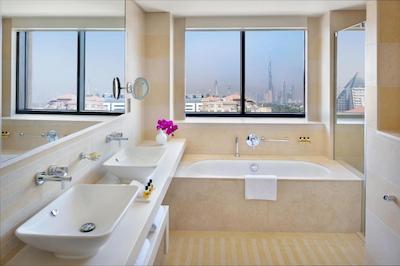 حیات ریجنسی کریک هایتس رزیدنس