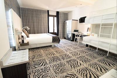 هتل پتیت پالاس ساوی آلفنسُ کسیی