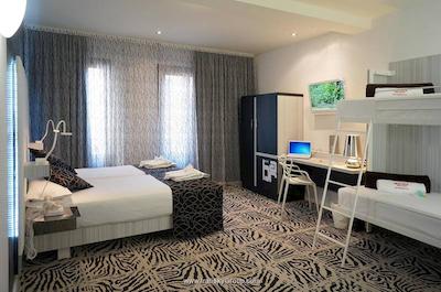 هتل پتیت پالاس ساوی آلفنسُ کسیی